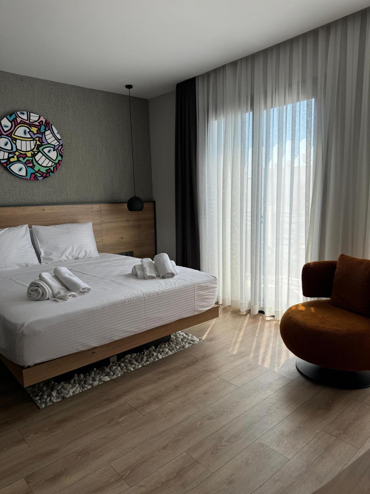 Otel Glitz *