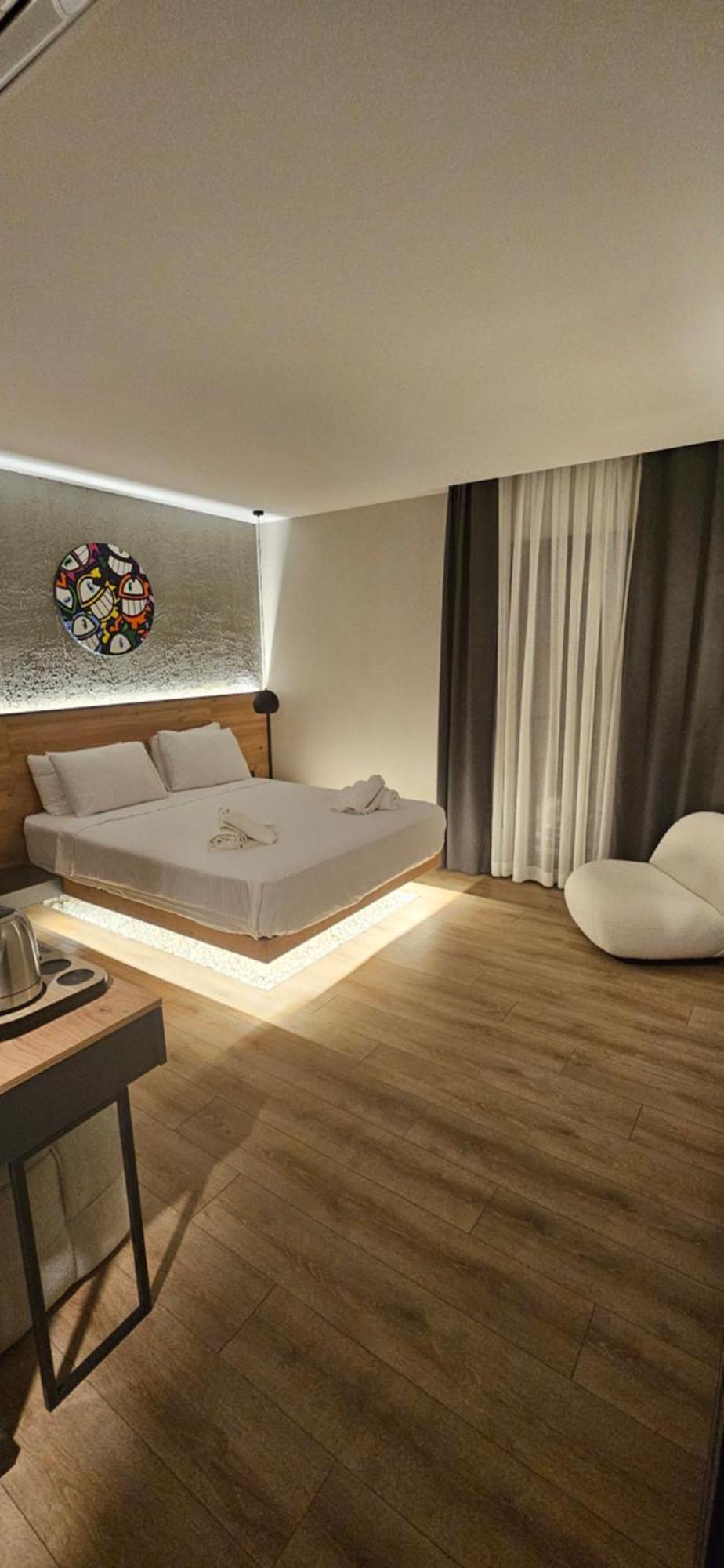 Otel Glitz