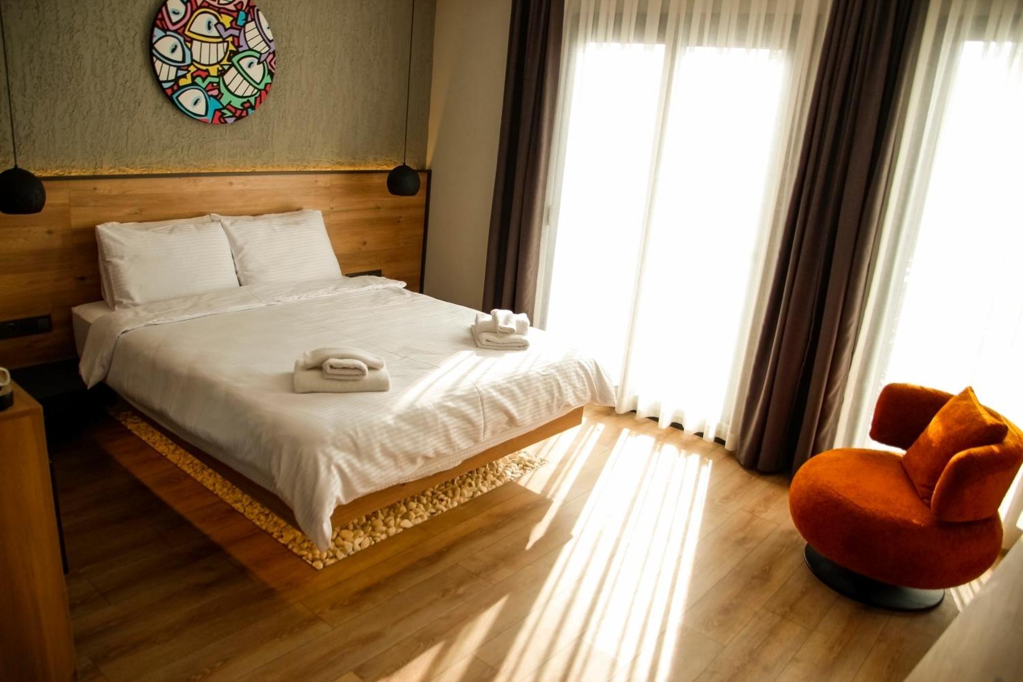Glitz Otel *